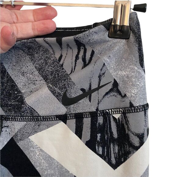 Nike XS Leggings Workout Marbled Print Black Gray Dri Fit Stretch - Picture 5 of 9
